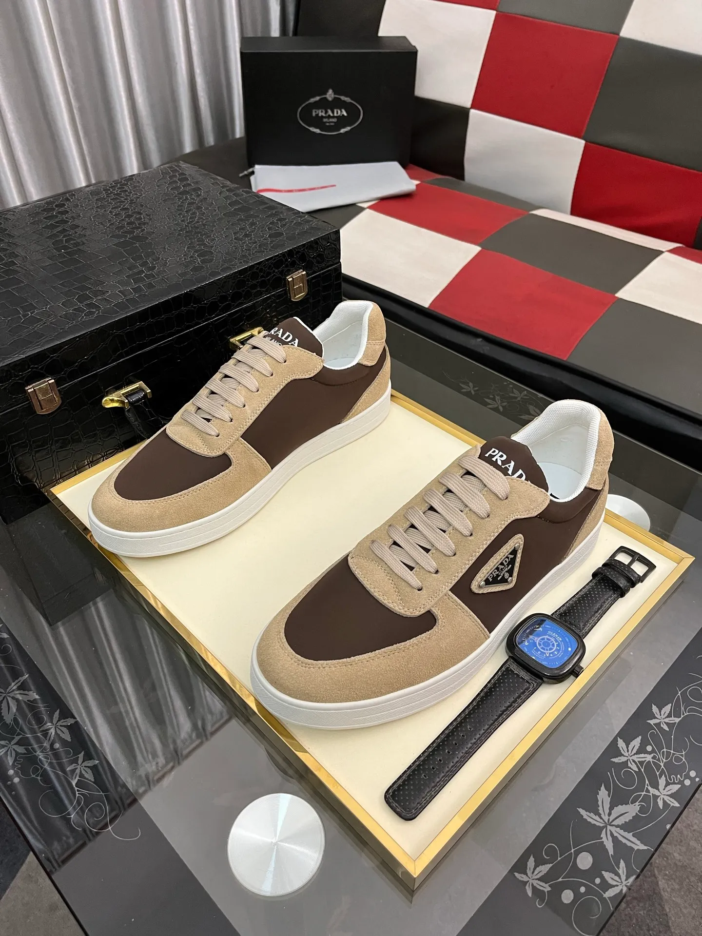 Men's shoes 💰440⌚️⌚️【PRADA】Prada ~ unique and casual style. New models from Prada official website are coming [Celebrate][Celebrate]🏃High-end brand casual shoes ➕Full set of packaging😍😍 Men's 2023 counters are on sale simultaneously, Italian imported brands select first-layer Italian cowhide. 🐑Sheepskin lining (refuses to discolor and rub feet) Sole: Original sole specially provided by the original factory 🎬Better in kind Size number: 38-444️⃣Colors available